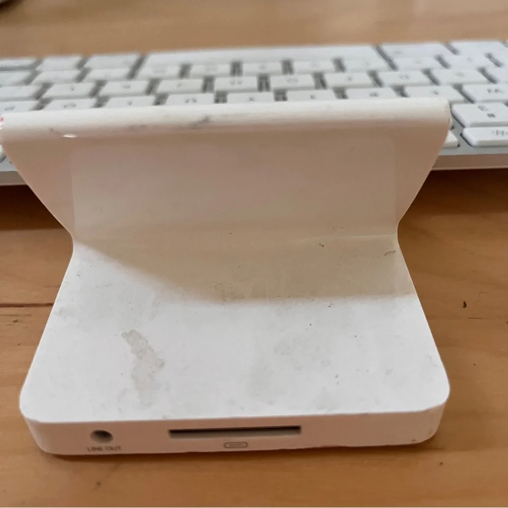 APPLE Ipad White Keyboard Dock Untested Older Gen Compatible
